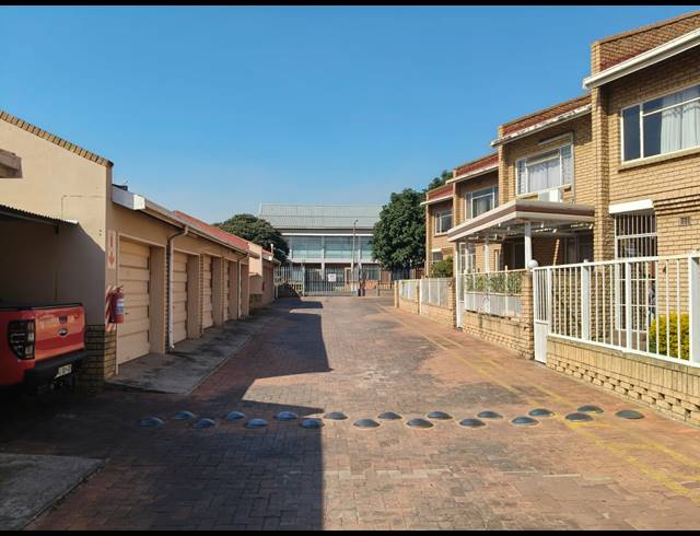 3 BEDROOM APARTMENT FOR SALE IN RUSTENBURG CENTRAL